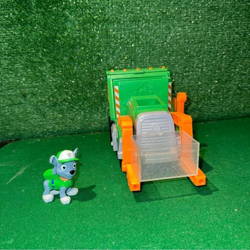PAW Patrol Rocky’s Crush N’ Roll Recycling‎ Truck with Rocky Action Figure